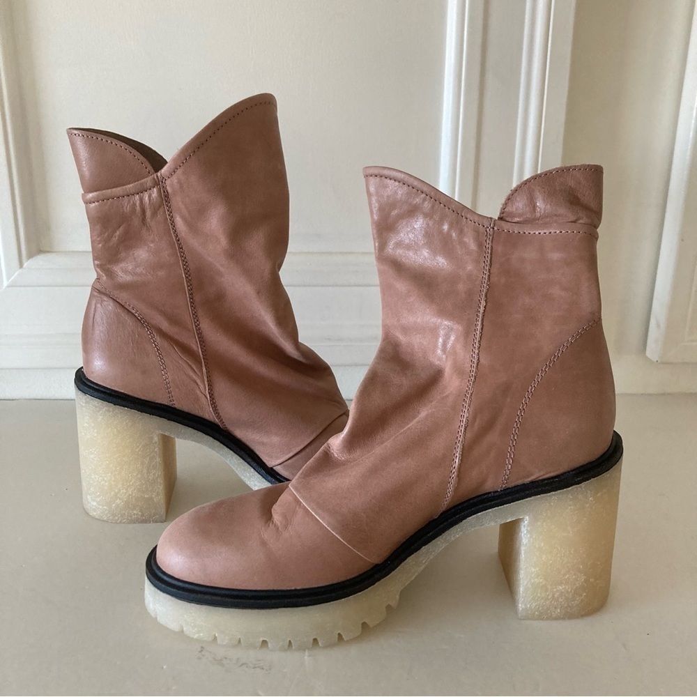 NWOB Free People Jack Zip Taupe Leather Heeled Boots
